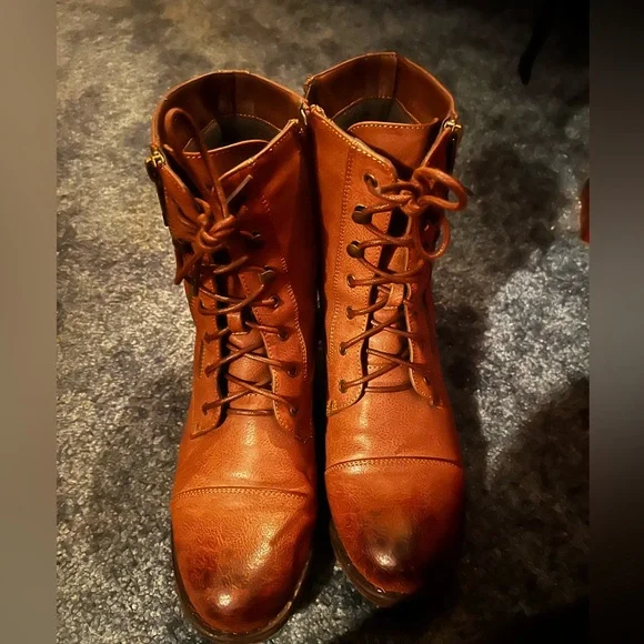 Combat brown boots - Picture 1 of 3